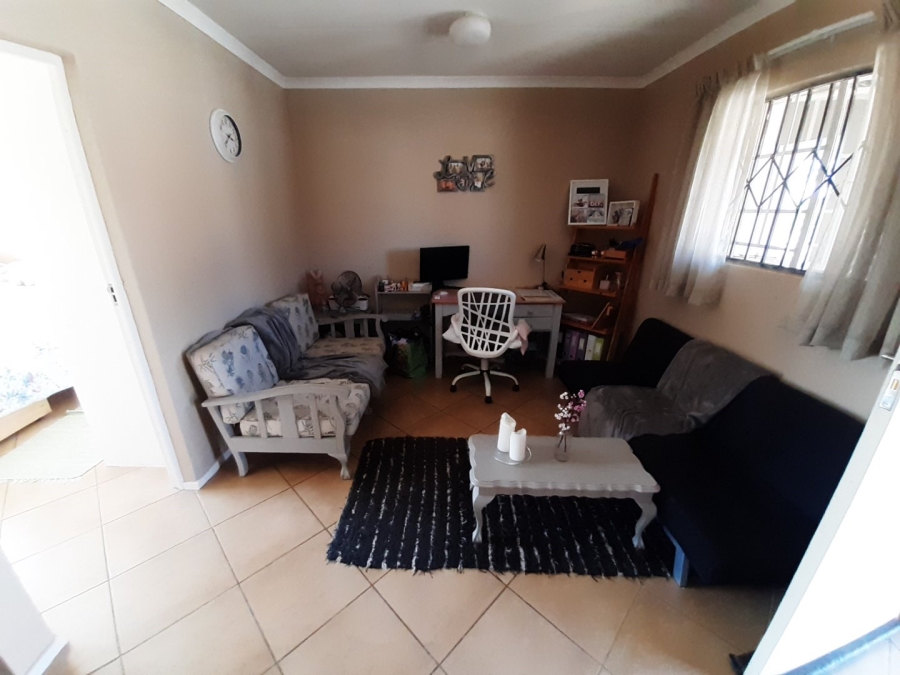 To Let  Bedroom Property for Rent in Van Der Hoff Park North West